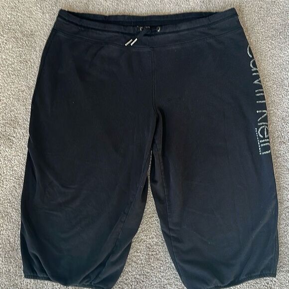 Calvin Klein Performance Quick Dry Capri Sweatpants! - Picture 9 of 9